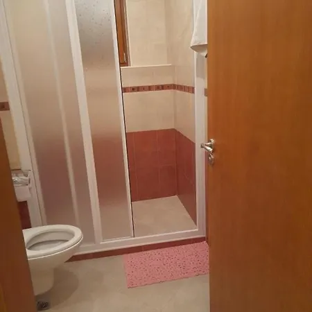 трёхкомнатные потрясающие люксовые с двумя спальнями в лучшем отеле болгарии санта марина у моря Апартамент